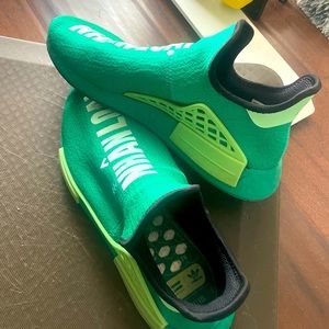 Adidas x NMD Hu x Pharrell Williams
Green Complexland green sz 12 sneakers